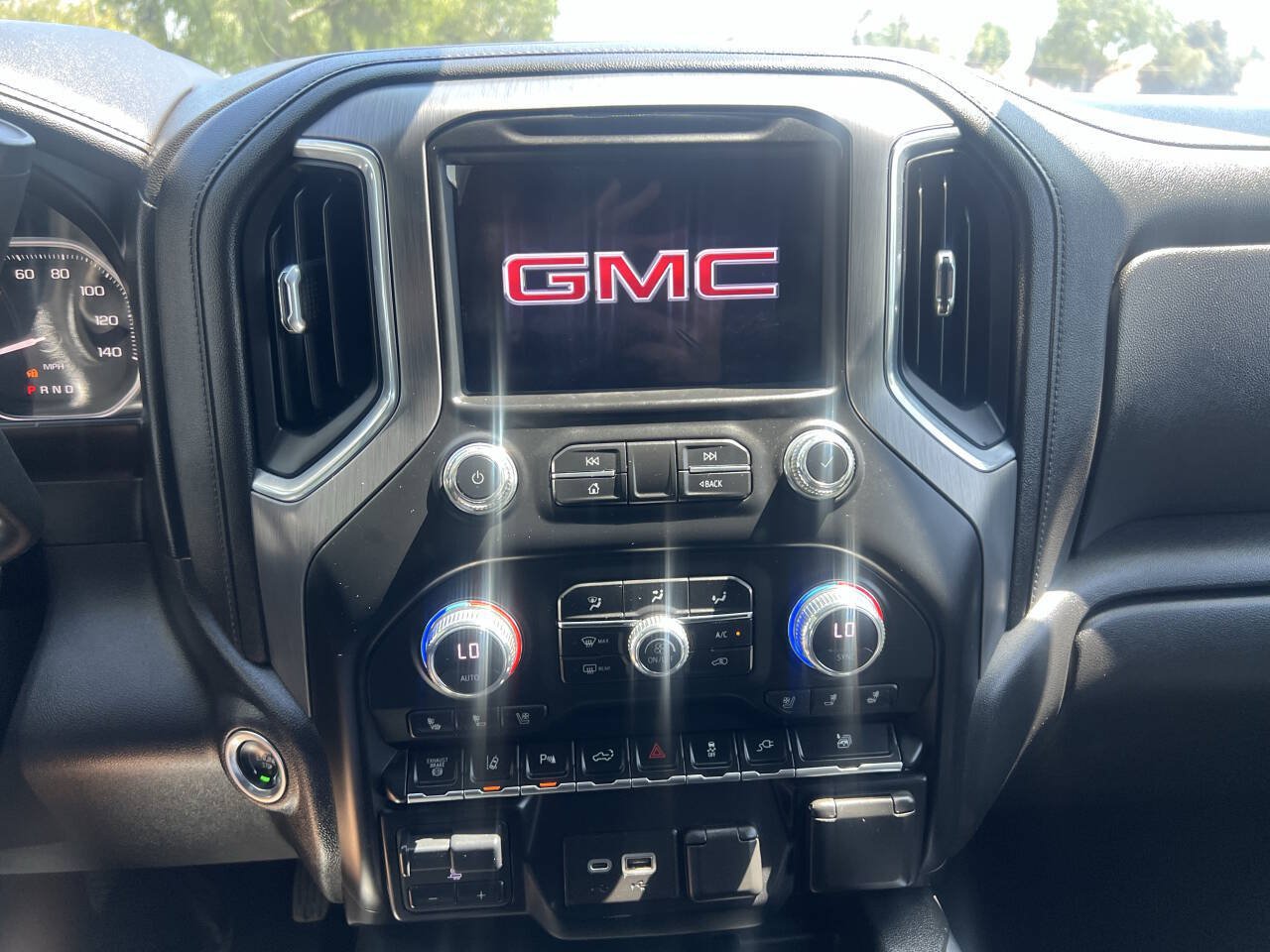 Used 2020 GMC Sierra 3500 Denali w/ Denali Ultimate Package AWD/4WD image 18