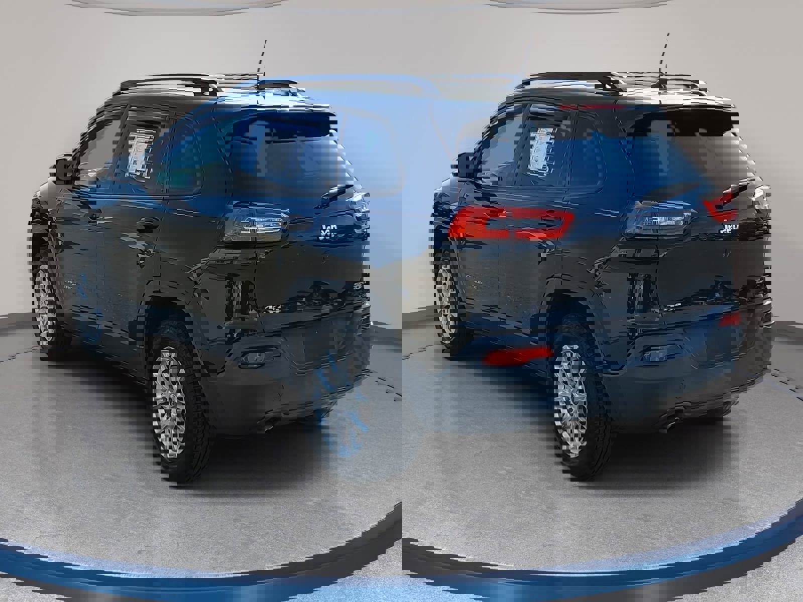 Used 2016 Jeep Cherokee Sport image 7