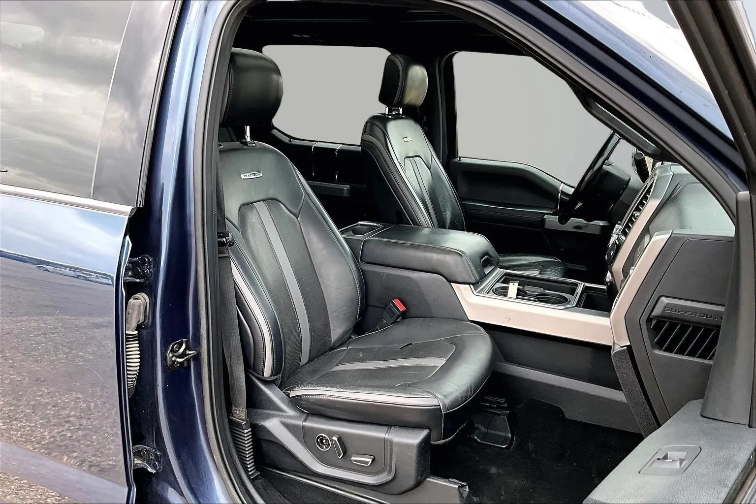 Used 2019 Ford F250 Platinum w/ Platinum Ultimate Package AWD/4WD image 28