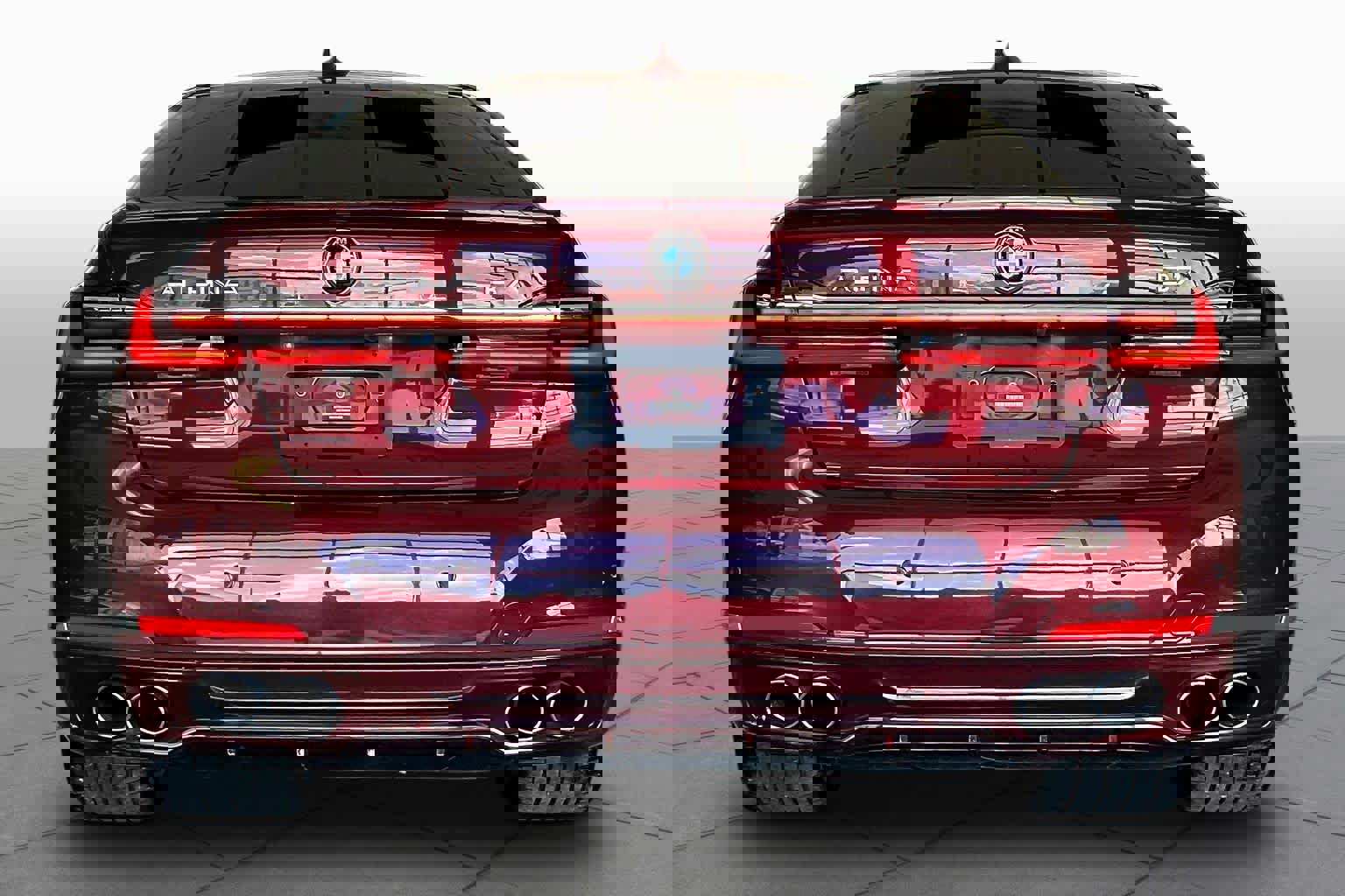 Used 2022 BMW ALPINA B7 xDrive w/ Luxury Rear Seating Package image 4