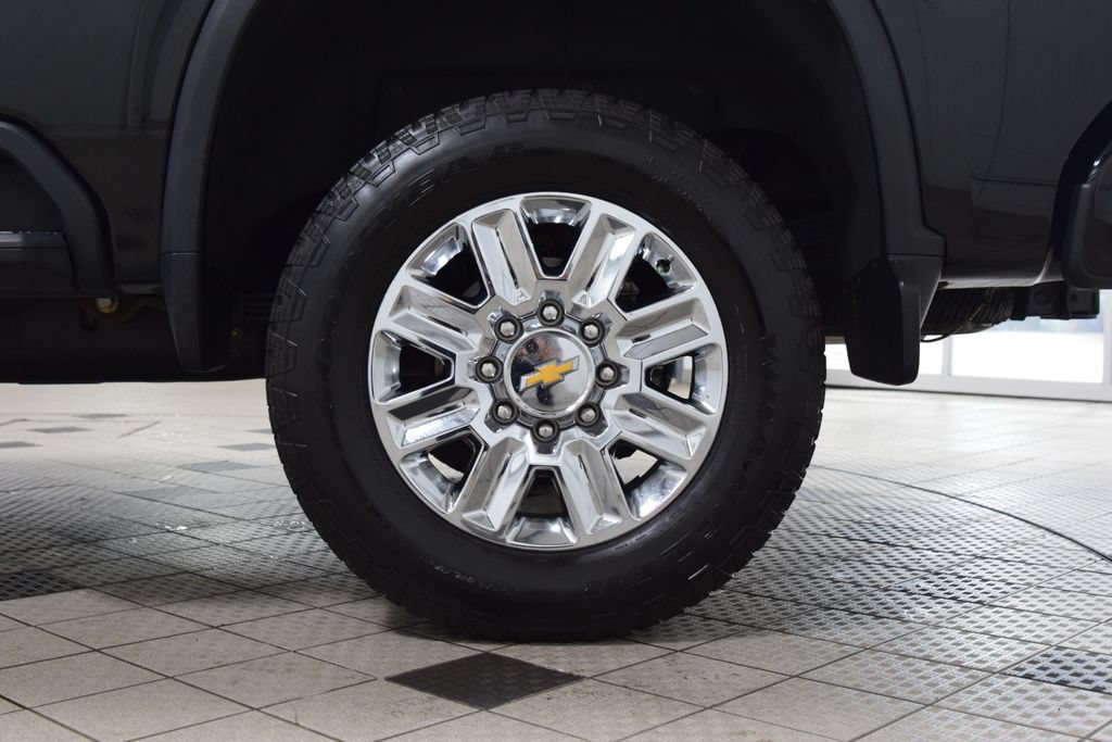 Used 2024 Chevrolet Silverado 2500 High Country w/ Technology Package AWD/4WD image 32