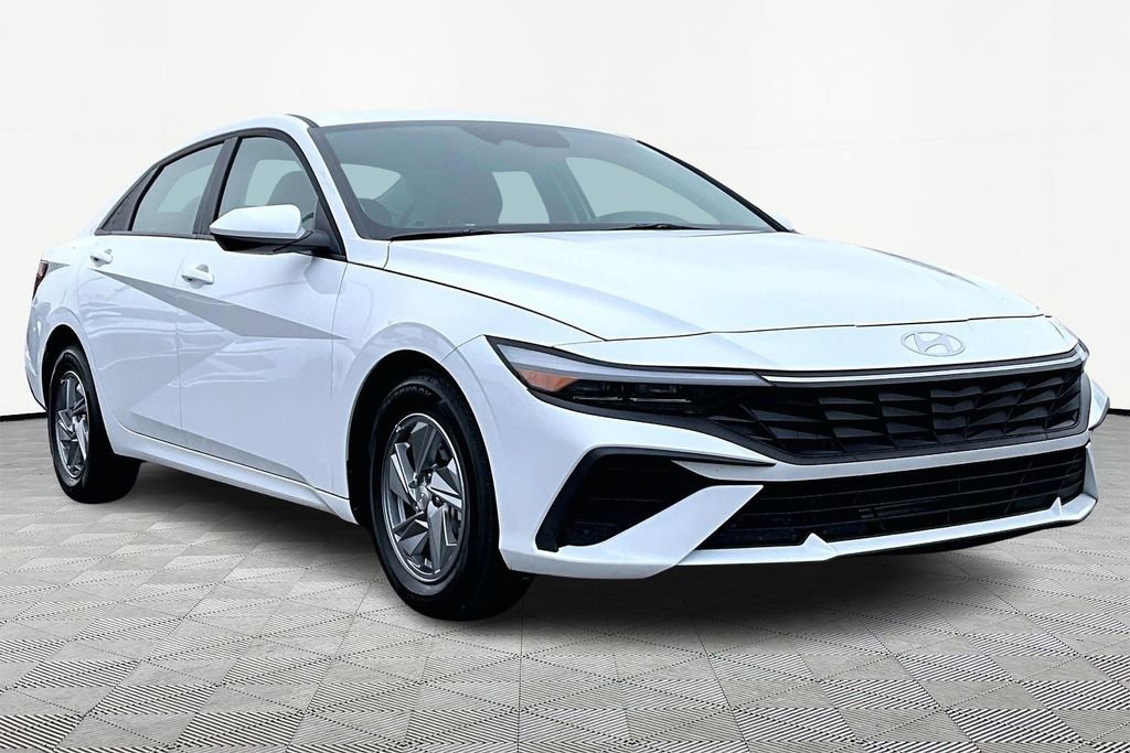 Used 2024 Hyundai Elantra SE image 12