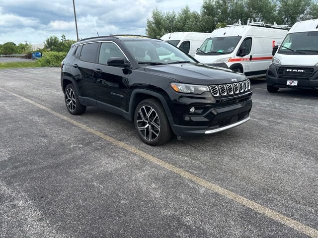 Used 2025 Jeep Compass Limited AWD/4WD image 2