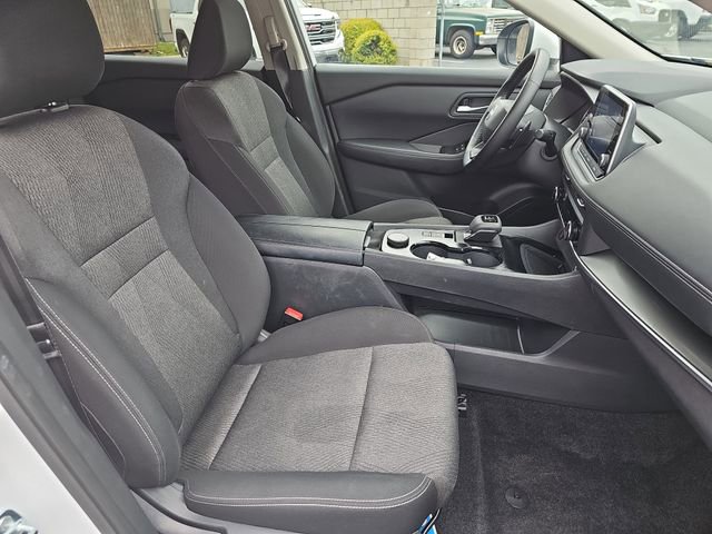 Used 2025 Nissan Rogue SV image 10