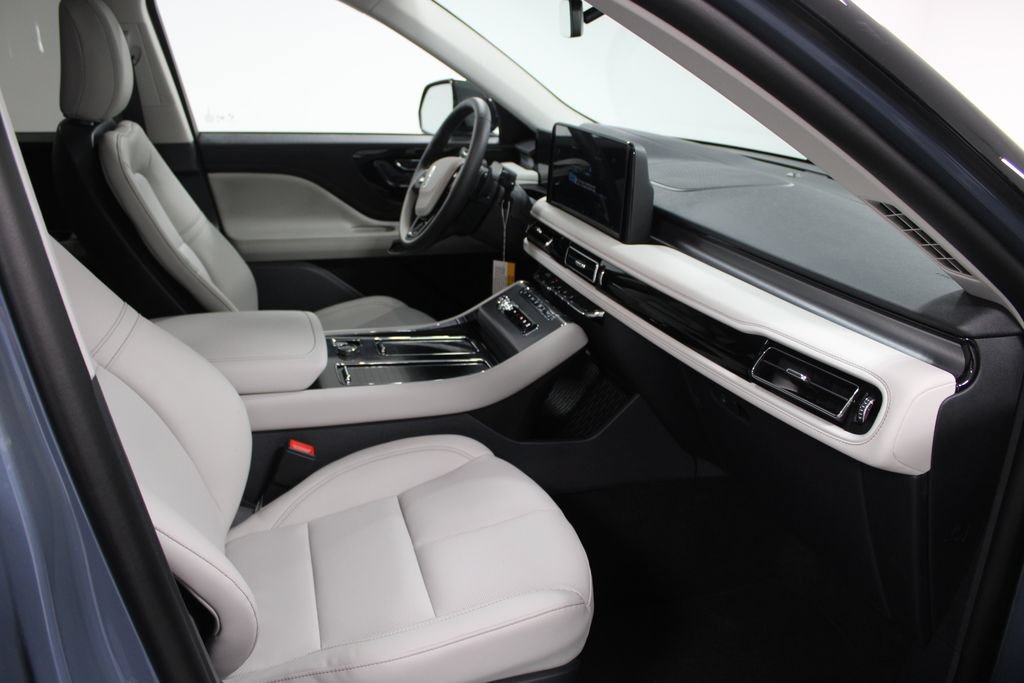 New 2026 Lincoln Aviator 2WD w/ Jet Appearance Package image 29