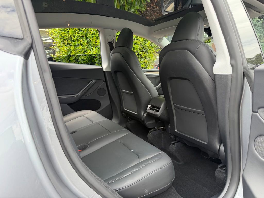 Used 2024 Tesla Model Y Long Range AWD/4WD image 38