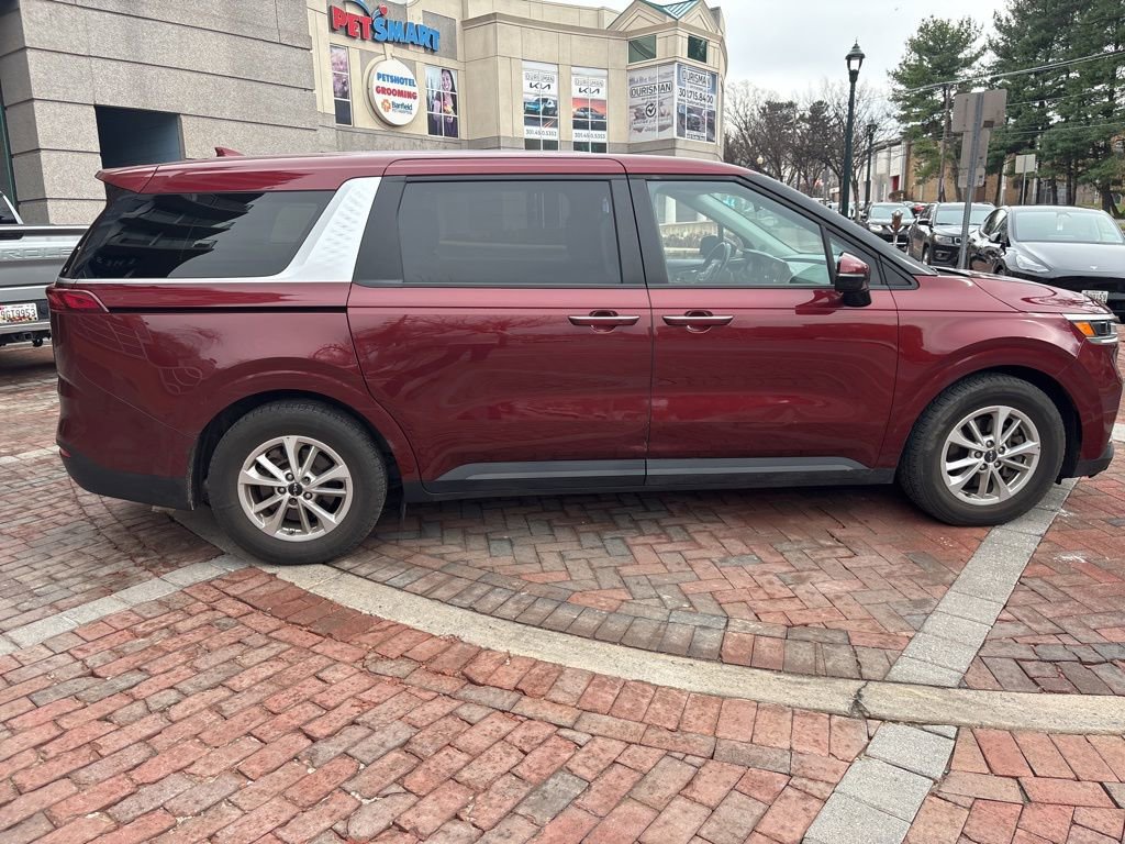 Used 2022 Kia Carnival LX image 8