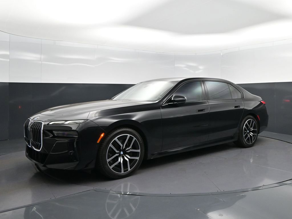 Used 2023 BMW 740i image 3