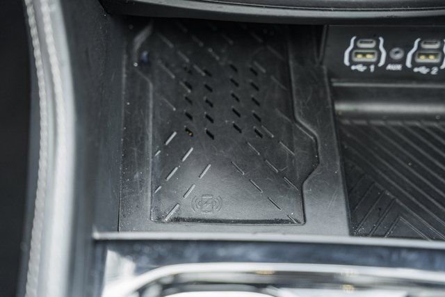 Used 2025 Chrysler Pacifica Limited image 33