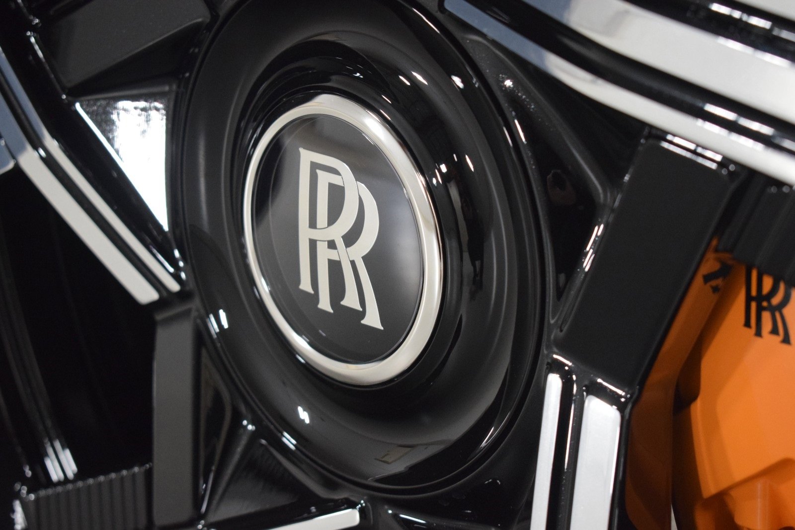 New 2026 Rolls-Royce Cullinan Black Badge image 18