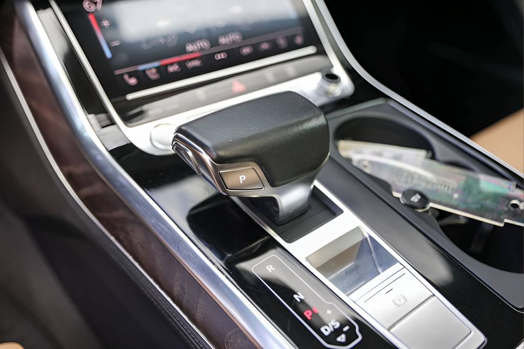 Used 2019 Audi Q8 Prestige w/ Luxury Package AWD/4WD image 18