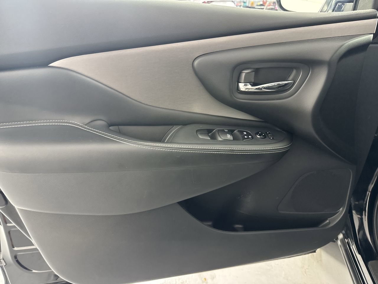 Used 2024 Nissan Murano SV w/ SV Midnight Edition Package AWD/4WD image 16