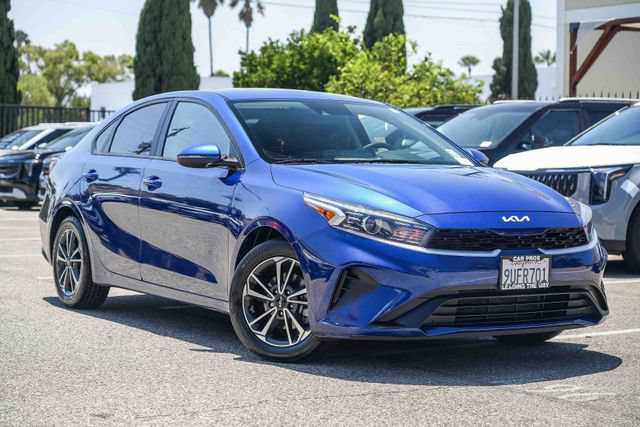 Used 2023 Kia Forte LXS w/ LXS Technology Package FWD image 2