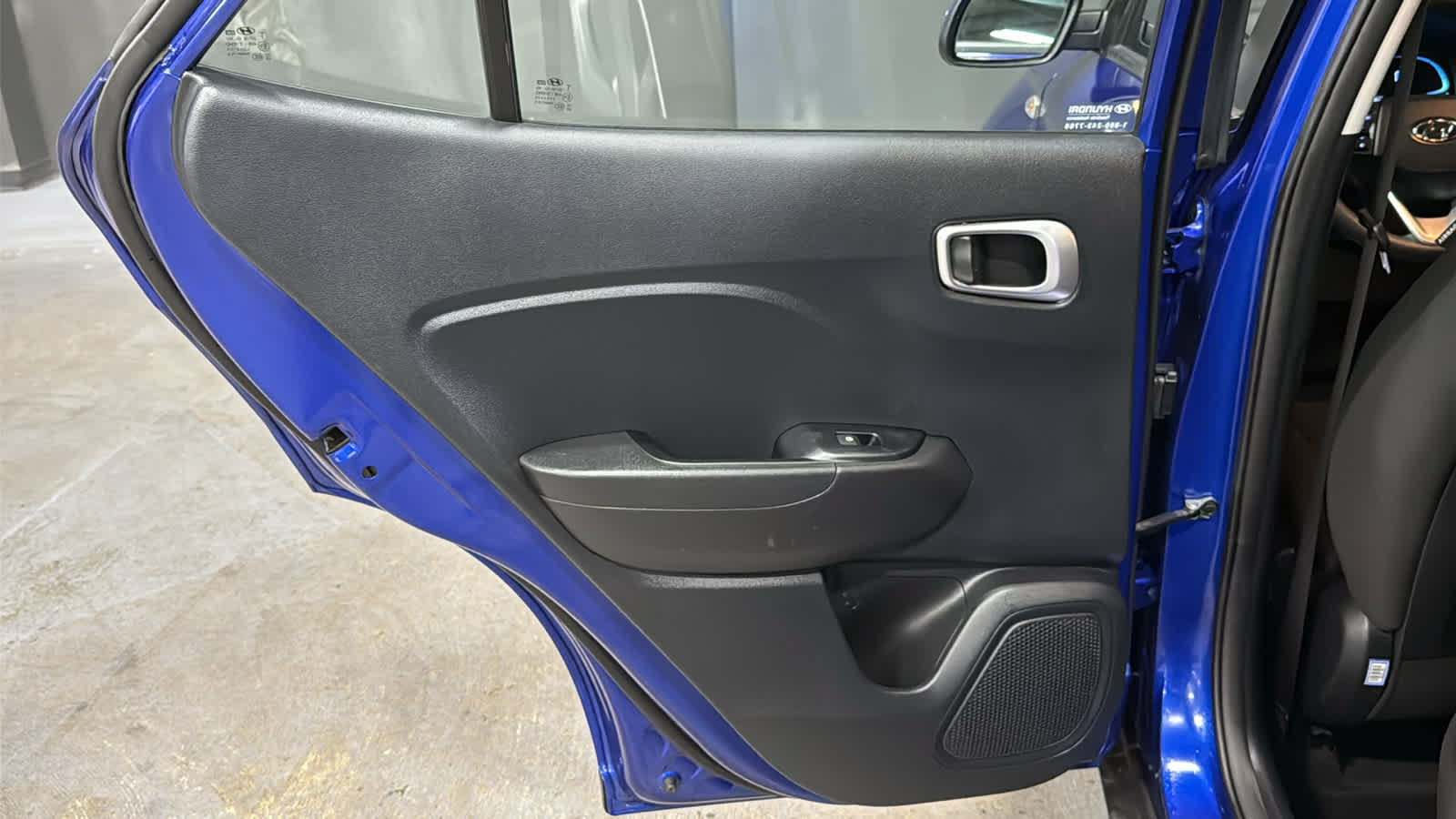 Used 2023 Hyundai Venue SE FWD image 20