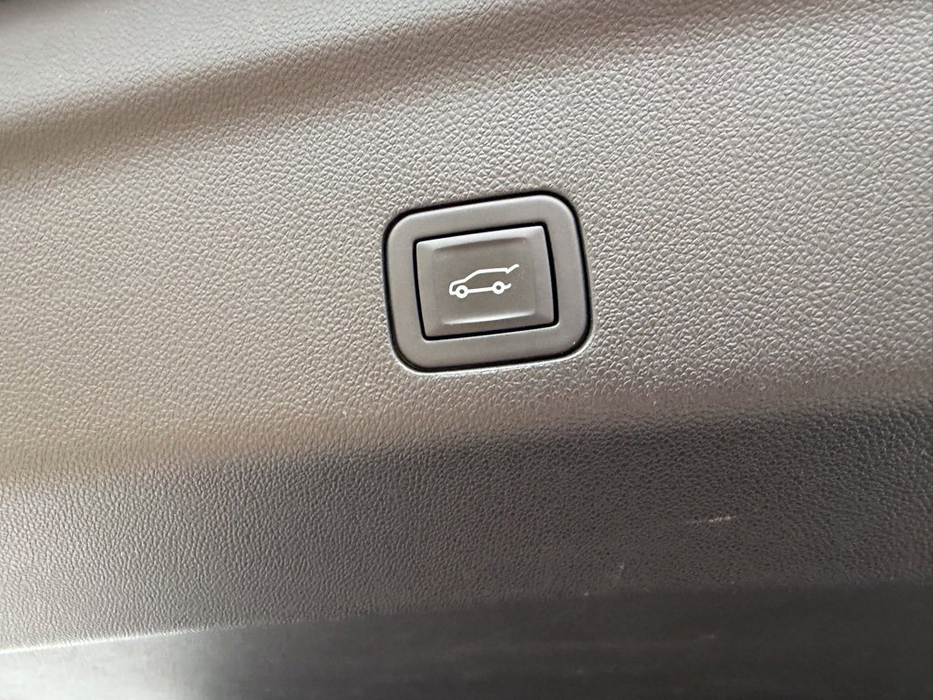 Used 2024 Chevrolet Suburban LT image 32