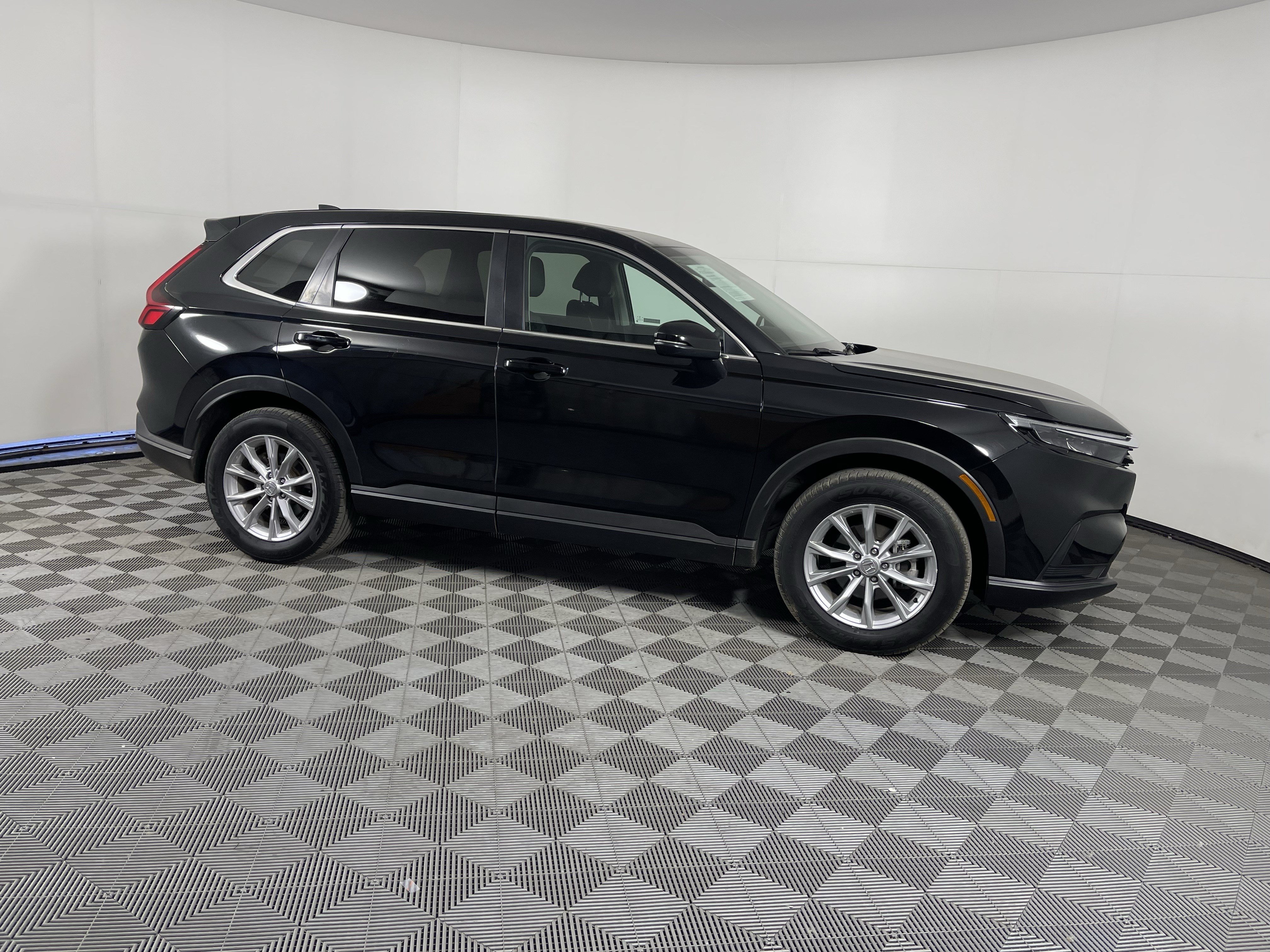Used 2023 Honda CR-V EX image 6