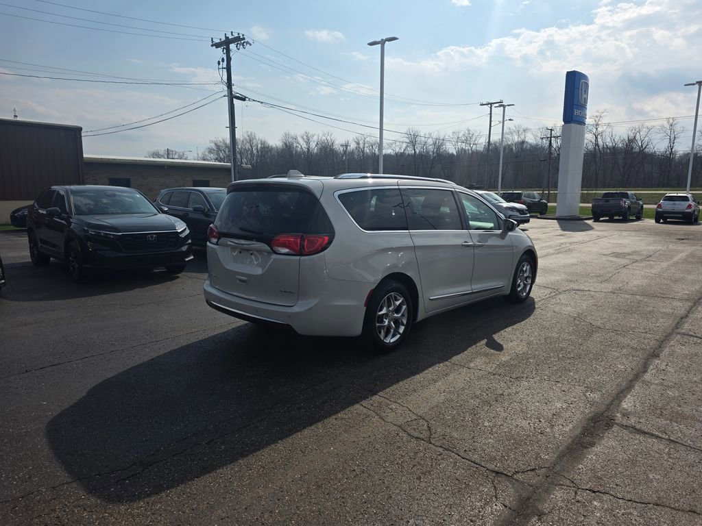 Used 2017 Chrysler Pacifica Limited w/ UConnect Theater Package image 3
