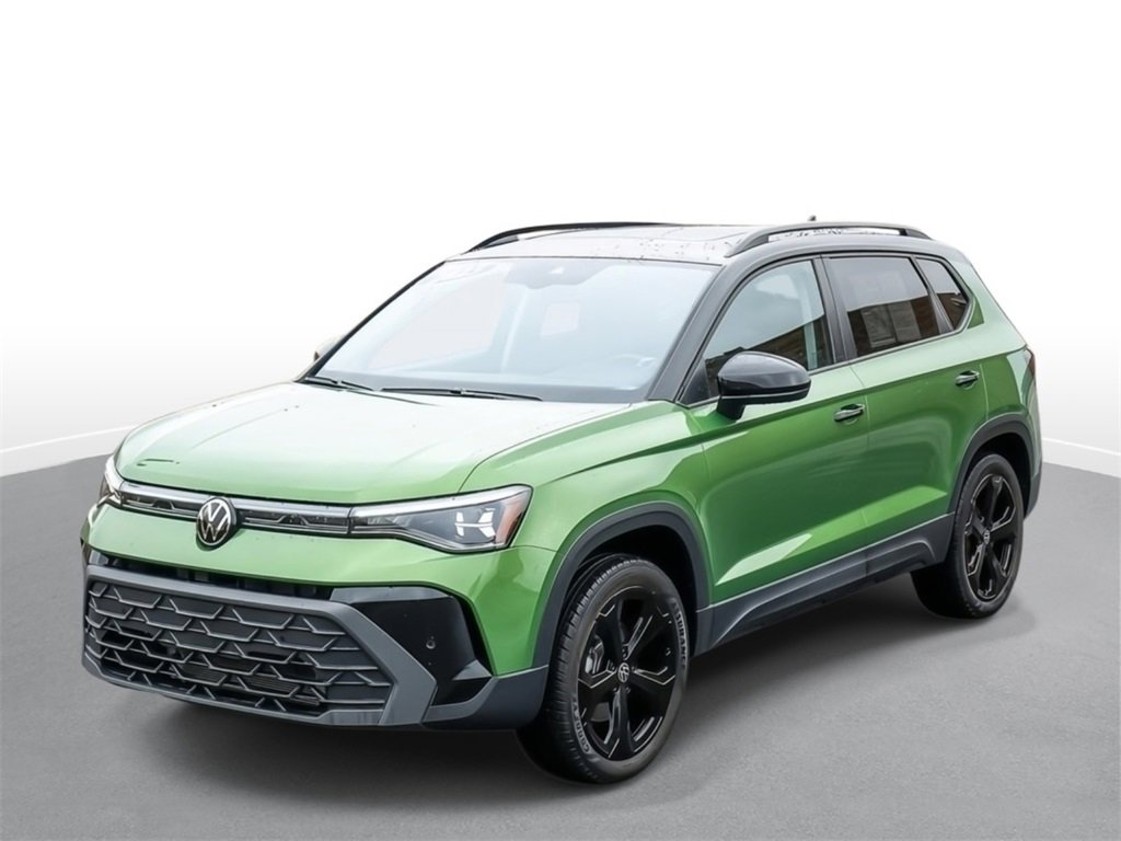 Used 2025 Volkswagen Taos SE image 4