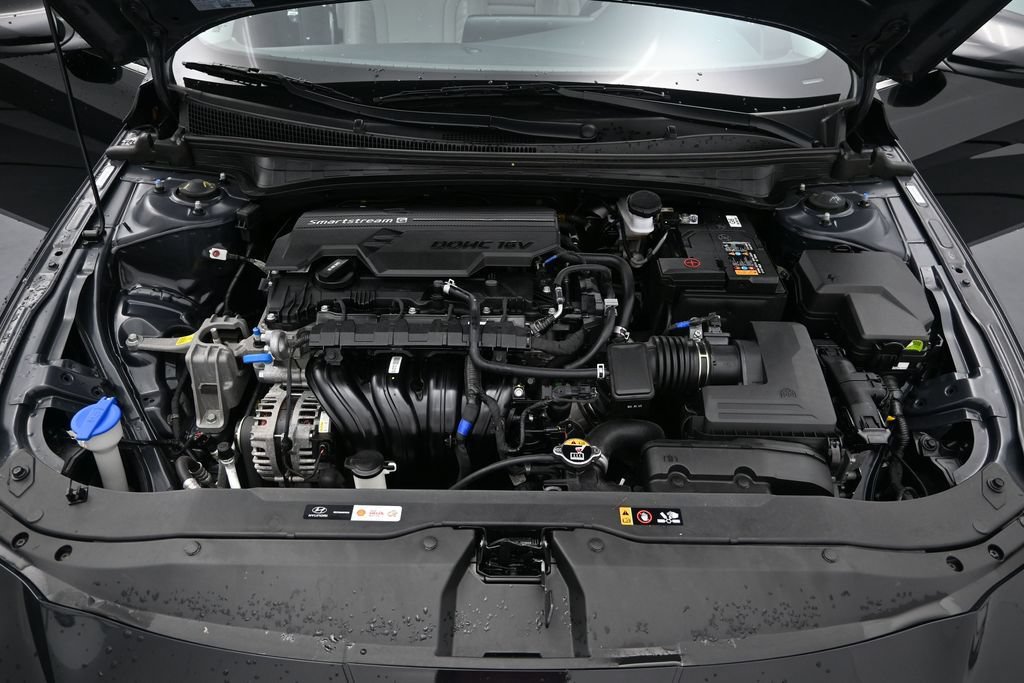 Used 2025 Hyundai Elantra Limited FWD image 11