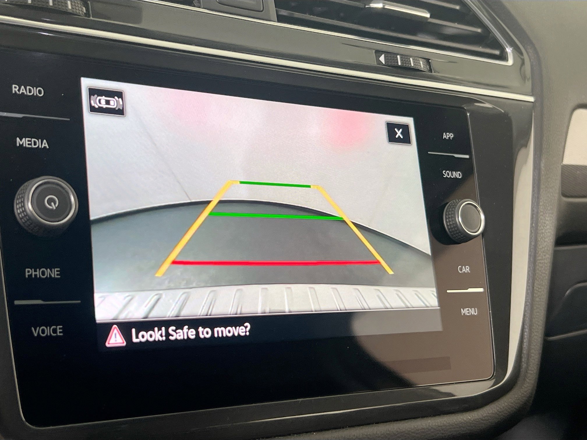 Used 2023 Volkswagen Tiguan SE image 13