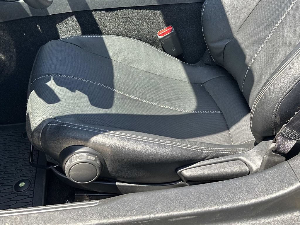 Used 2023 MAZDA MX-5 Miata Grand Touring w/ Weather Package RWD image 15