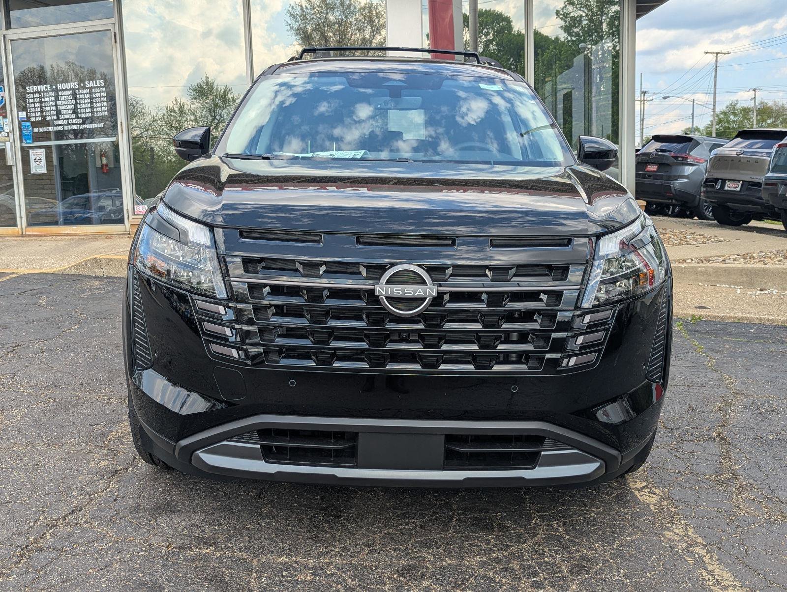 New 2026 Nissan Pathfinder SL AWD/4WD image 2
