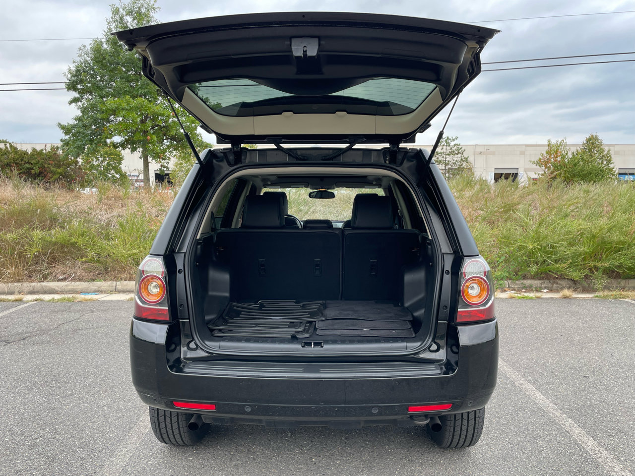 Used 2015 Land Rover LR2 HSE image 33