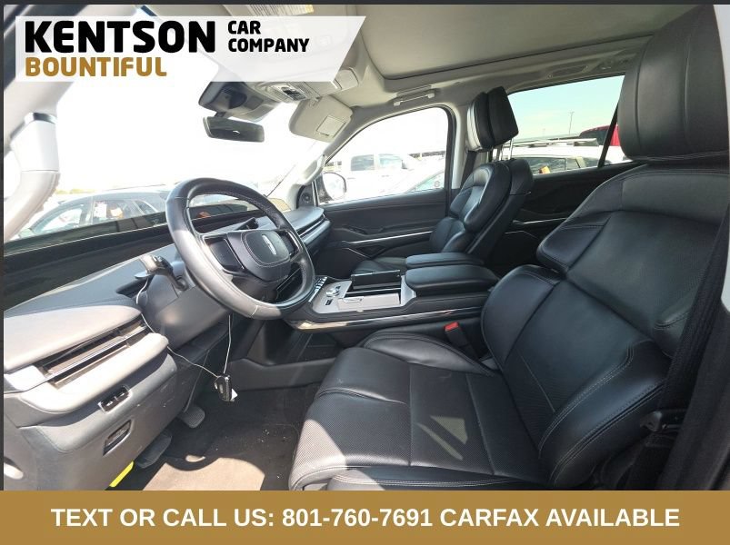 Used 2025 Lincoln Navigator Reserve AWD/4WD image 4
