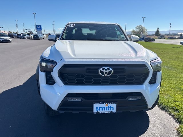Used 2024 Toyota Tacoma TRD Off-Road AWD/4WD image 8