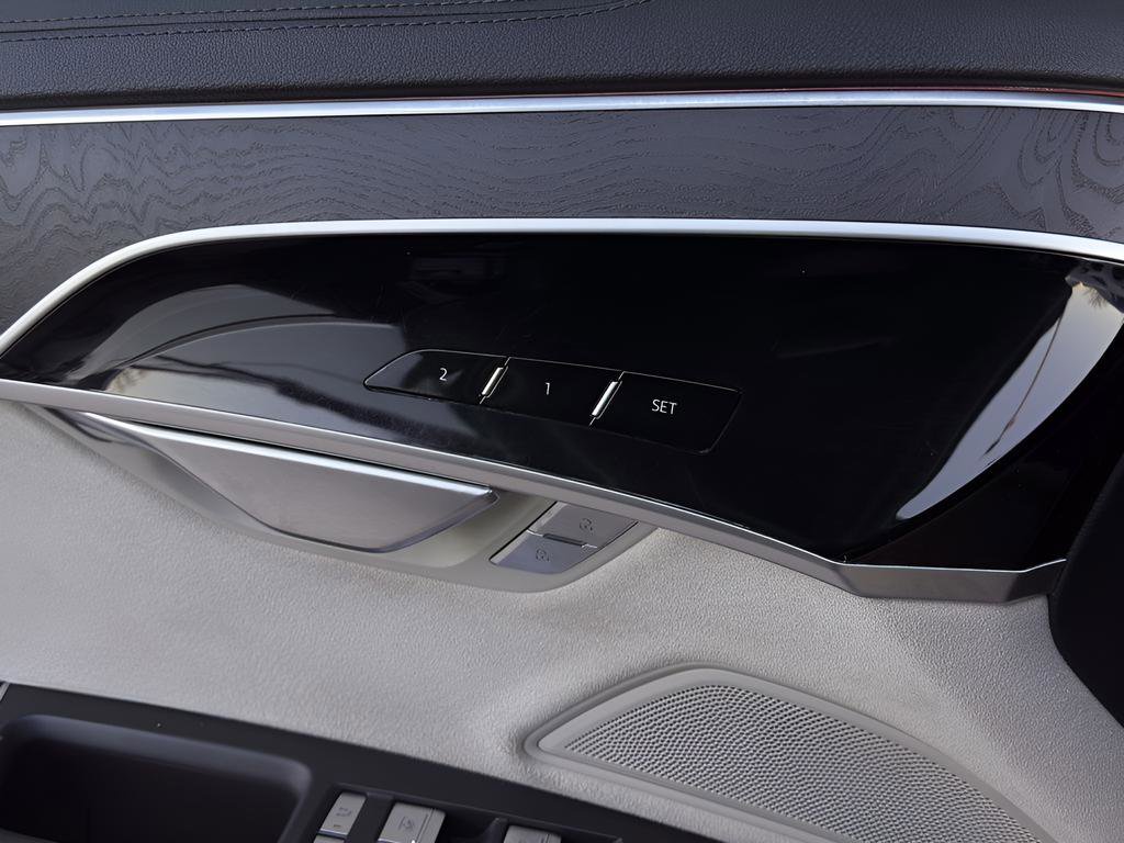 Used 2023 Audi A8 L 3.0T image 22
