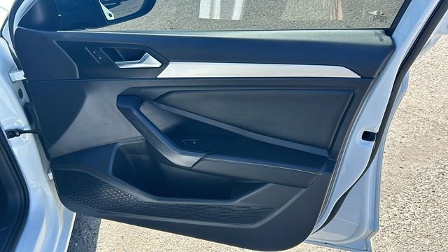 Used 2022 Volkswagen Jetta Sport image 10