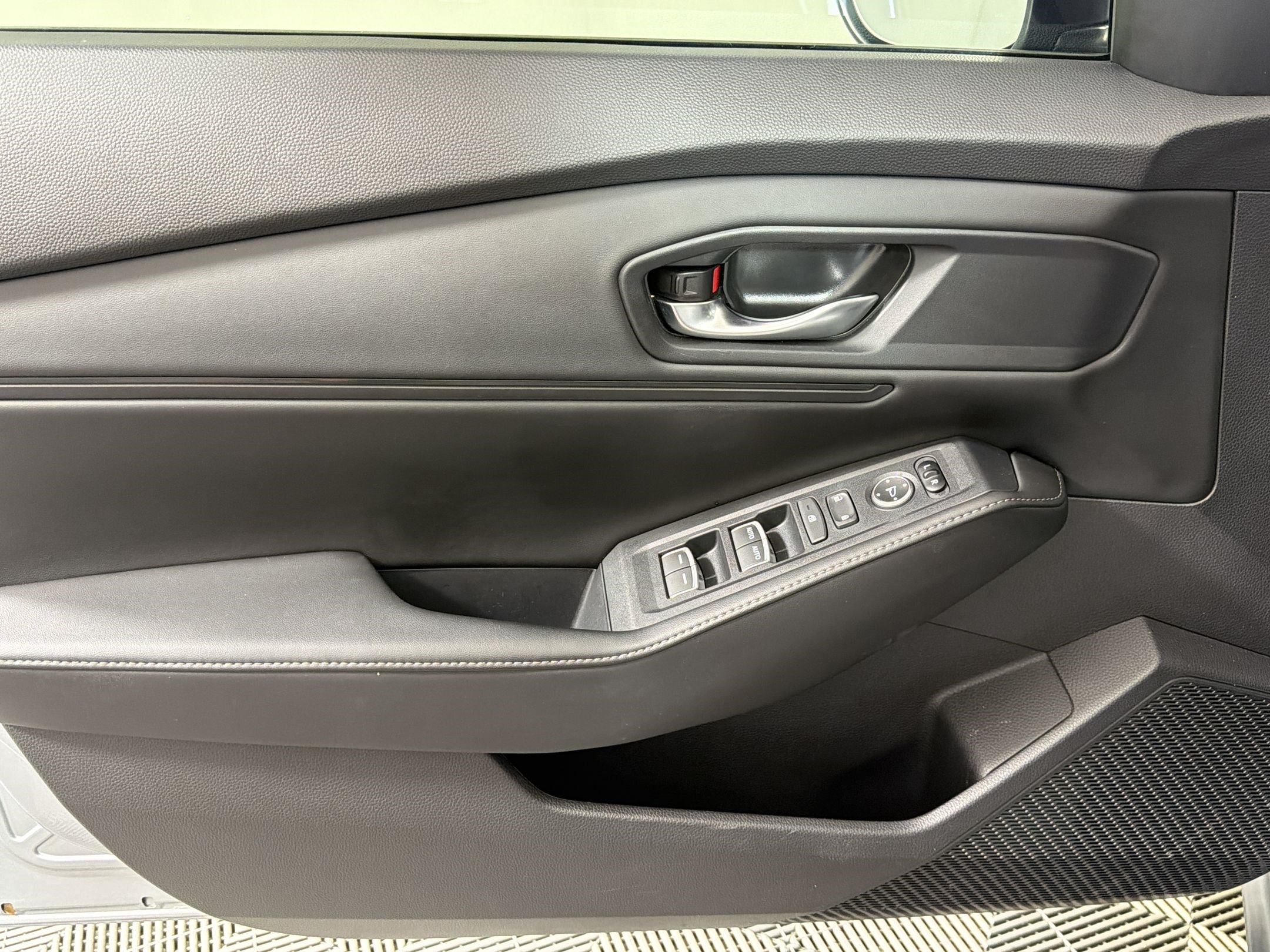 Used 2023 Honda Accord Sport image 12
