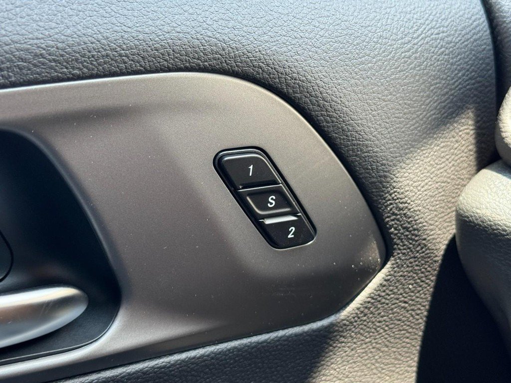 New 2027 Chrysler Pacifica Select FWD image 13
