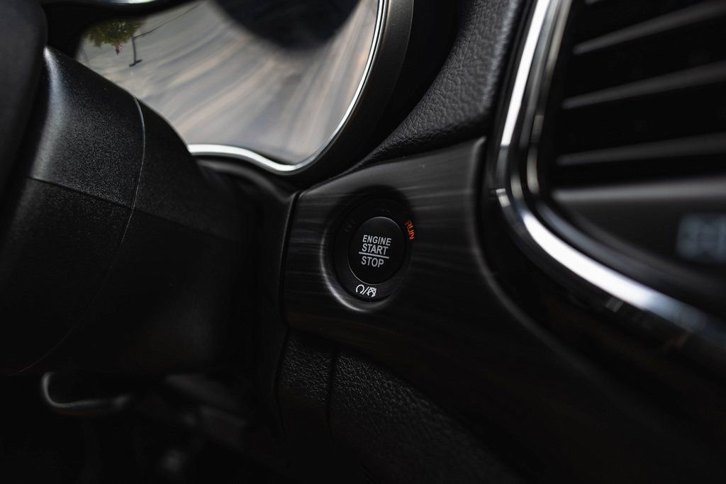 Used 2022 Jeep Grand Cherokee Laredo X image 16