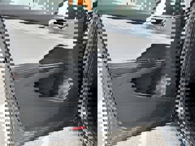 New 2025 Volkswagen Taos SE image 12