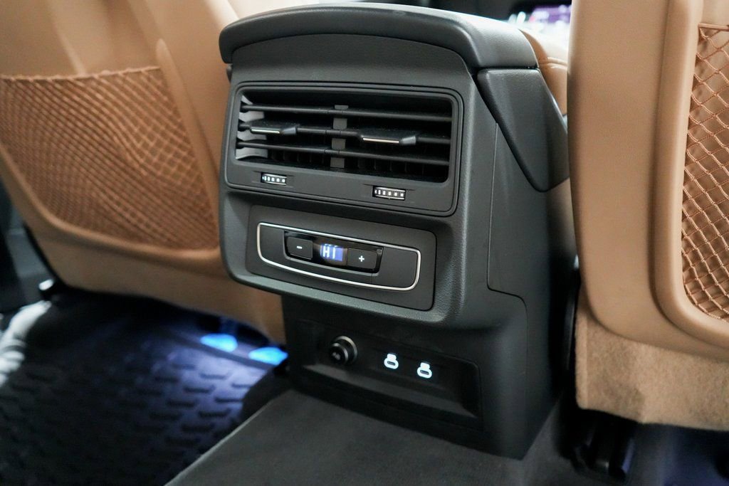 Used 2023 Audi Q8 Premium image 29