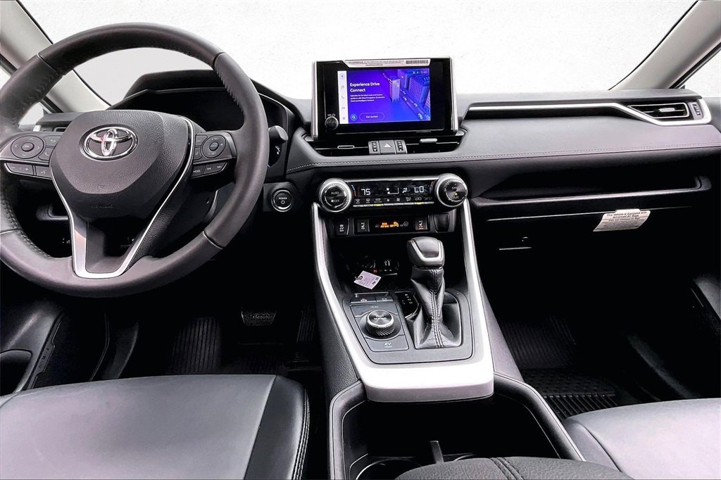 Used 2023 Toyota RAV4 XLE Premium image 7