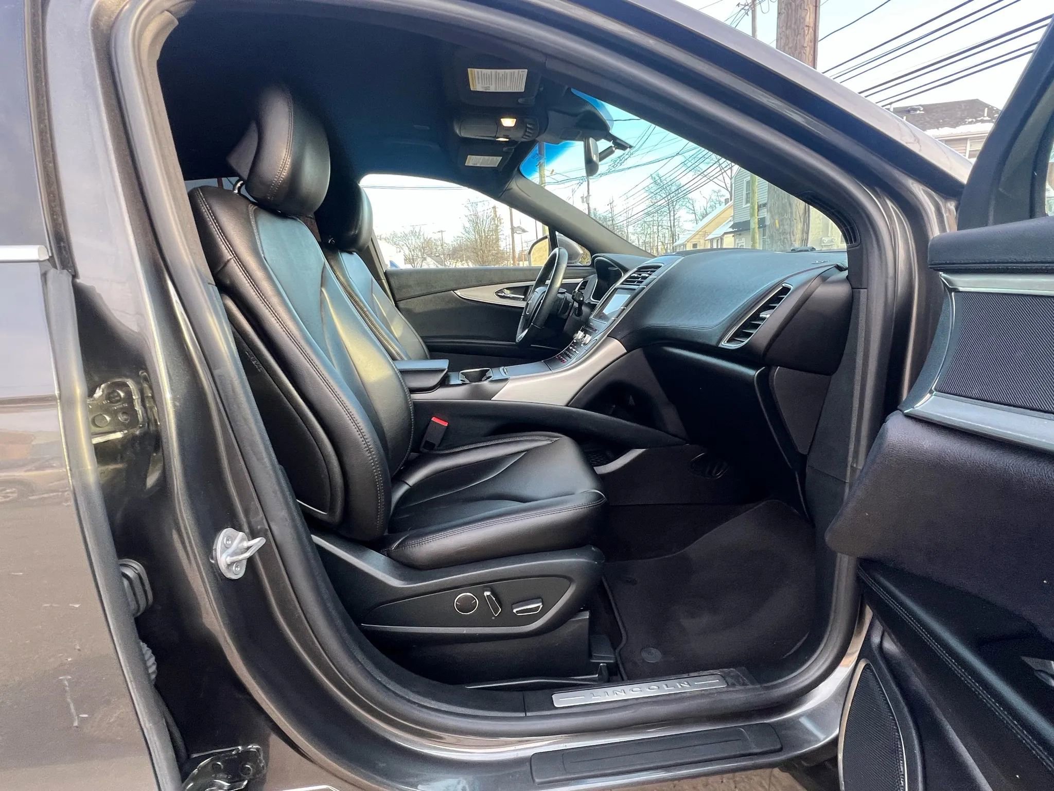 Used 2019 Lincoln Nautilus Premier AWD/4WD image 32