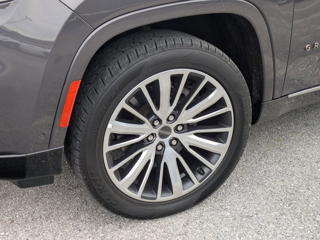 Used 2024 Jeep Grand Wagoneer L Series III image 5