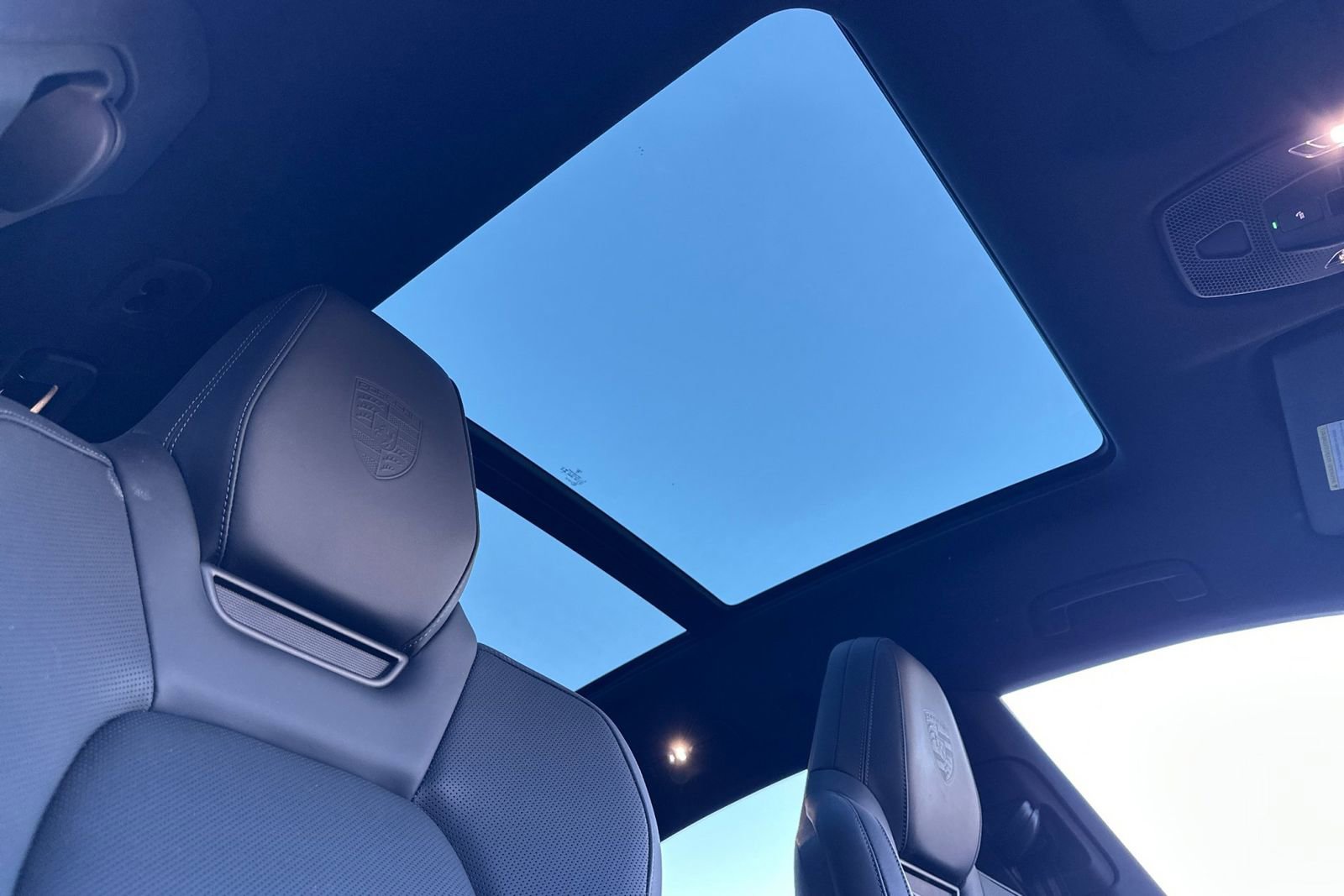 Certified 2025 Porsche Macan 4 Electric image 19