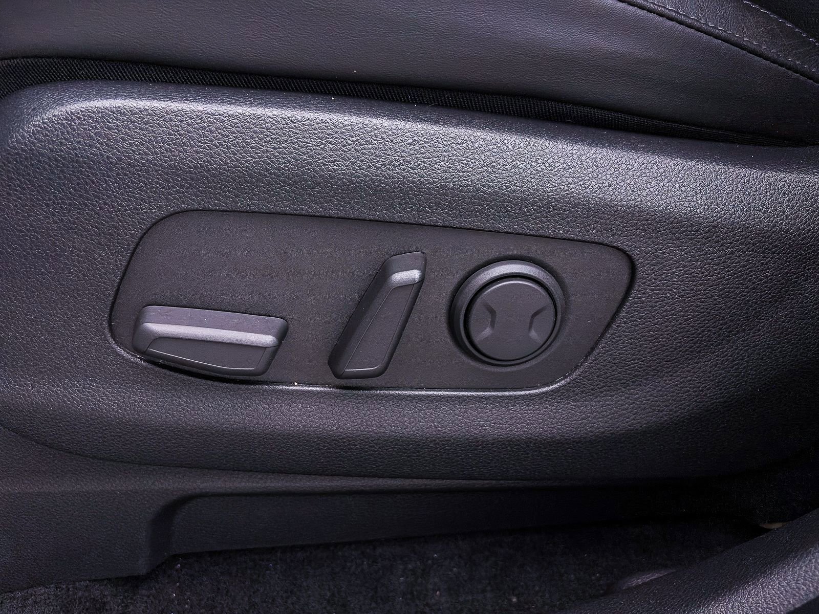 Used 2022 Kia Carnival LX image 18
