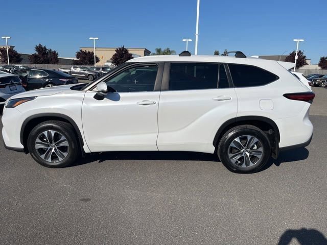 Used 2023 Toyota Highlander XLE image 8