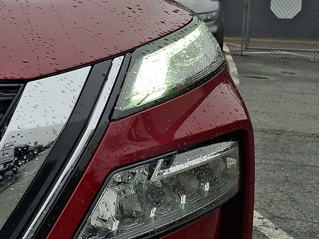 Used 2023 Nissan Rogue SV image 9