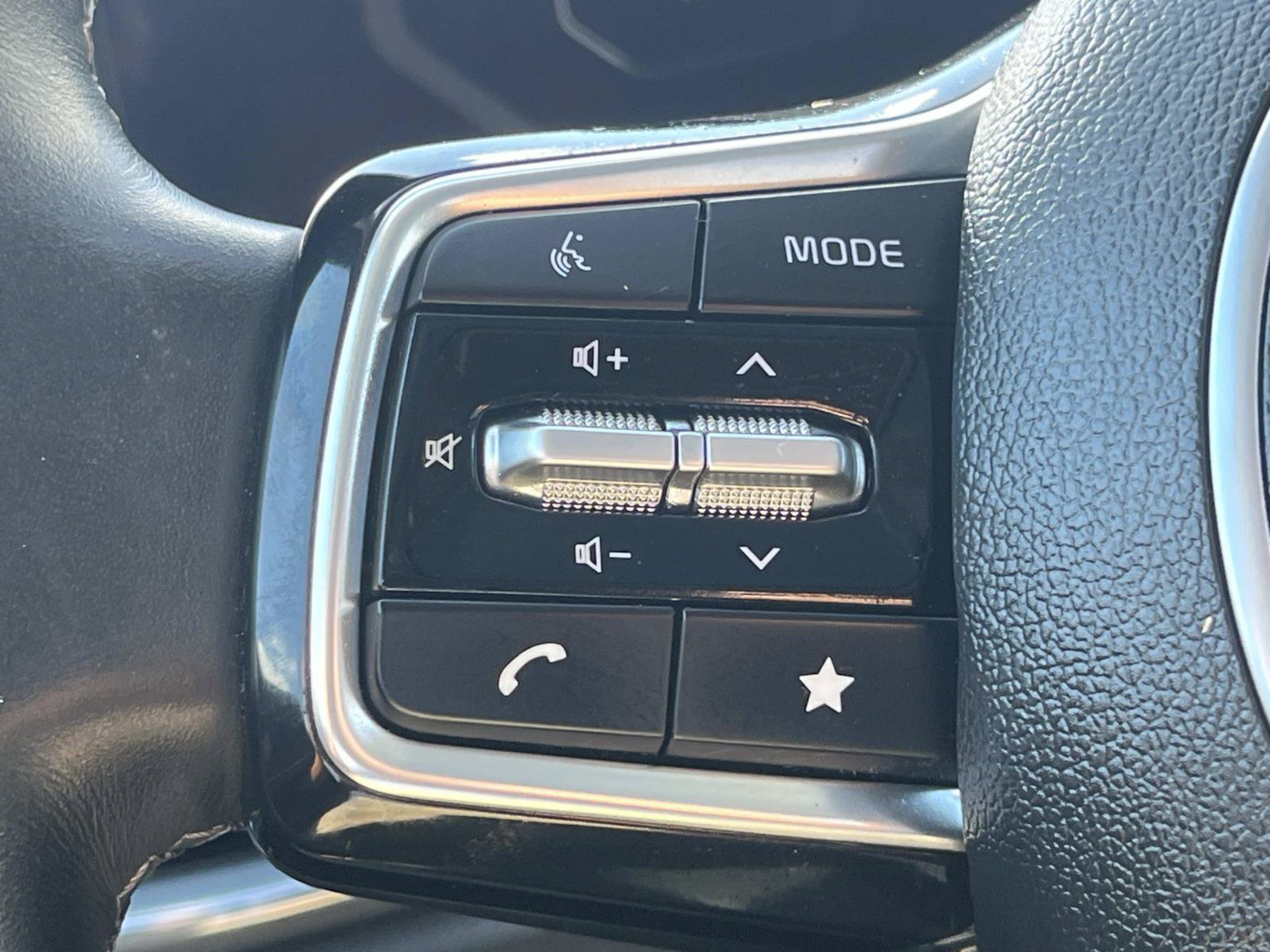 Used 2025 Kia Sorento SX AWD/4WD image 36