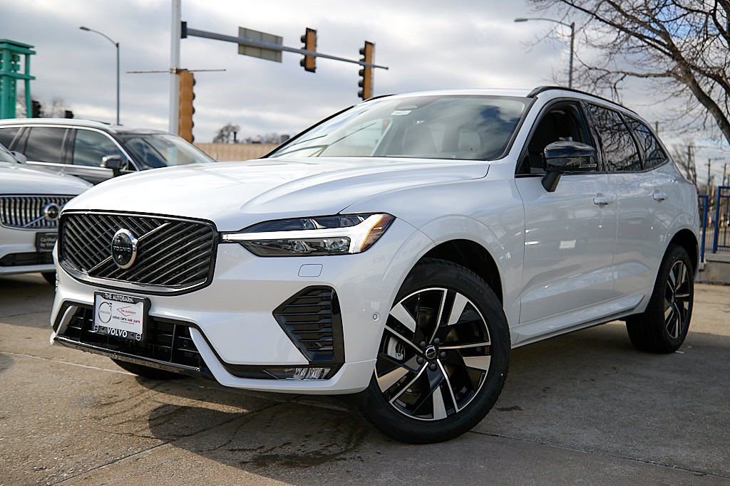 New 2026 Volvo XC60 B5 Plus w/ Climate Package image 2
