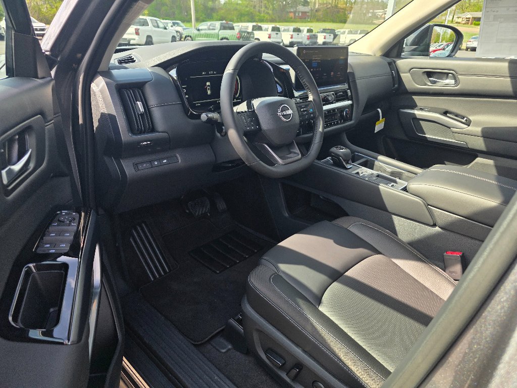 New 2026 Nissan Pathfinder SL image 11