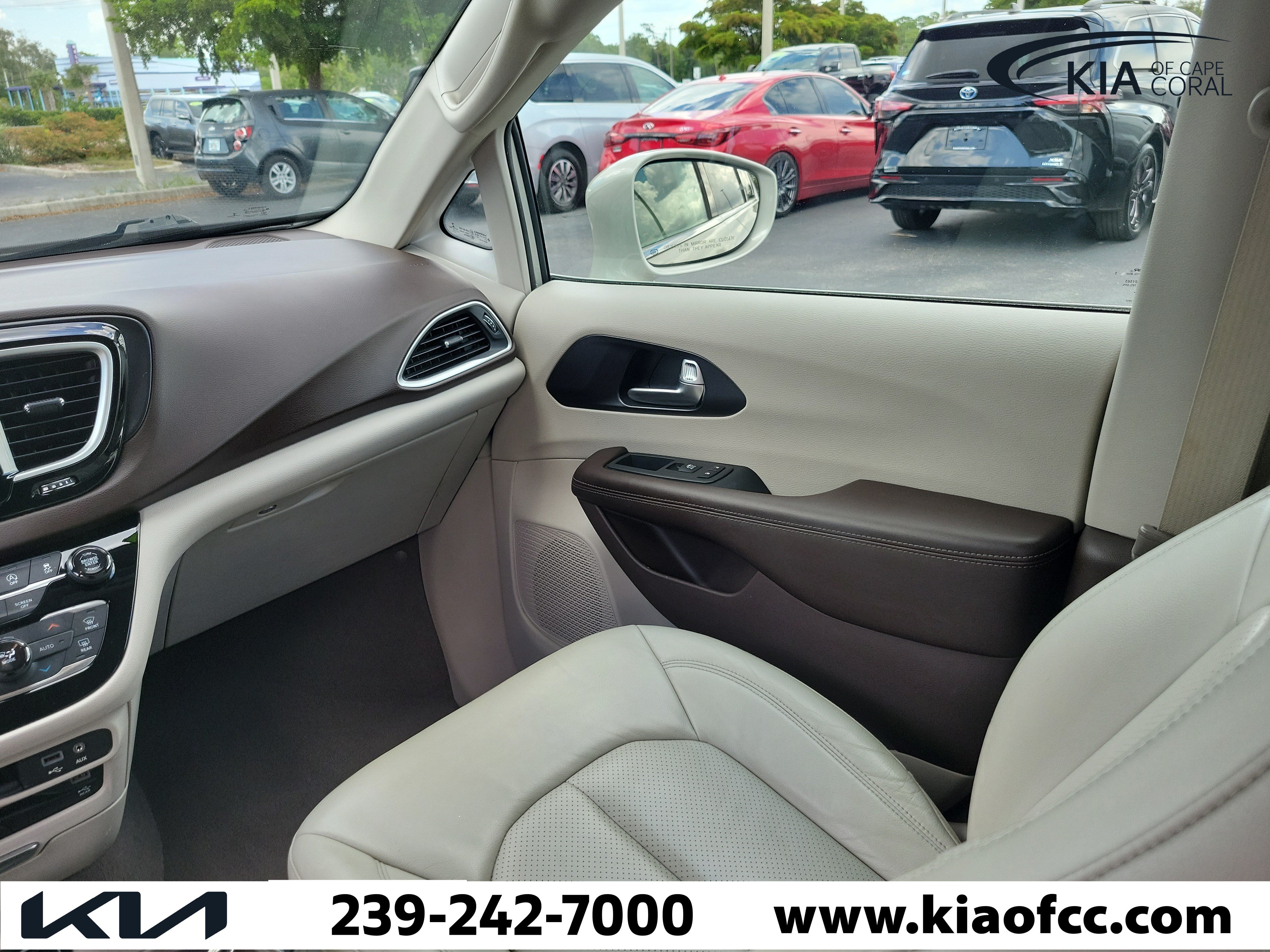 Used 2020 Chrysler Pacifica Touring-L Plus FWD image 19