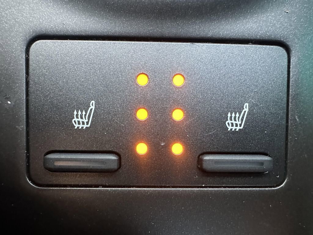 Used 2021 Toyota Camry XSE image 11