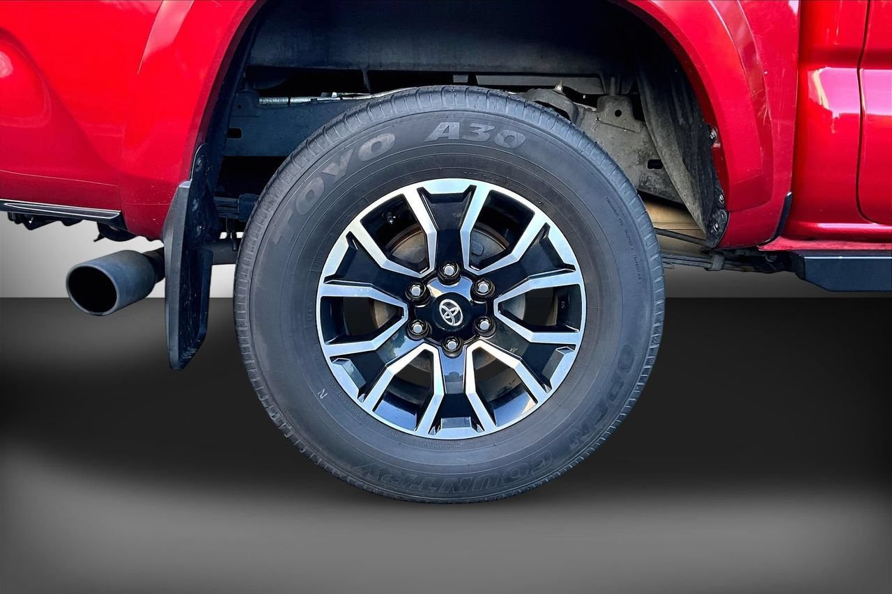 Used 2022 Toyota Tacoma TRD Sport AWD/4WD image 36