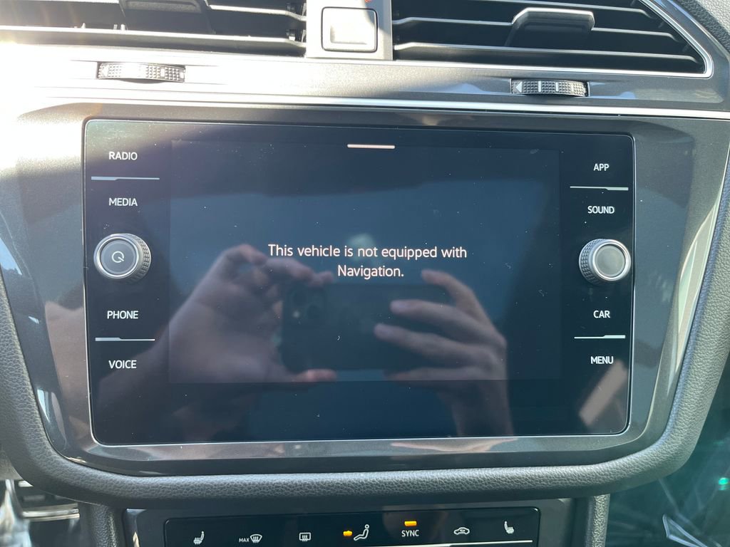 Certified 2024 Volkswagen Tiguan SE R-Line AWD/4WD image 21